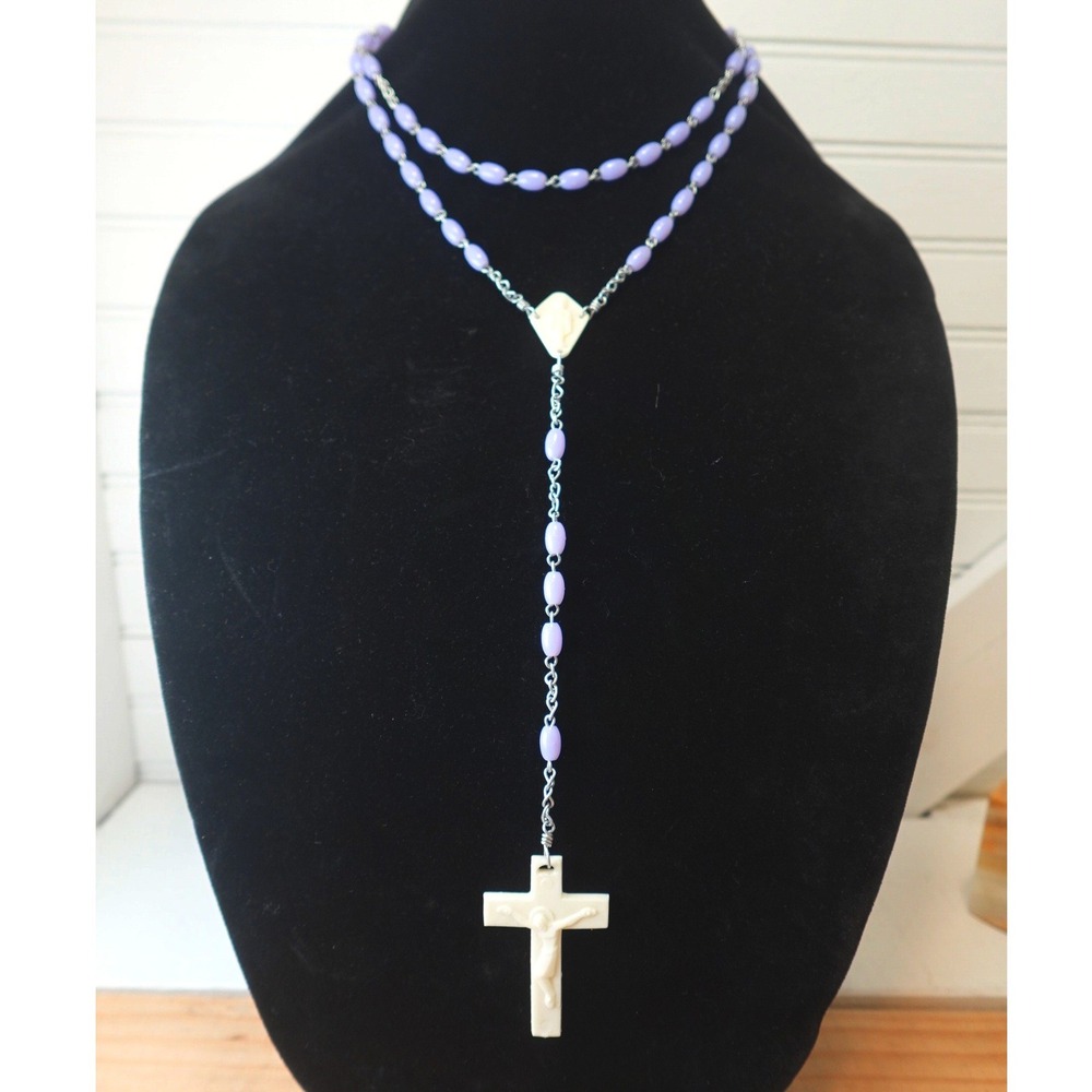 Vintage Purple Rosary Plastic Beads & Charms‎ White Cross 50 Inch Long Necklace